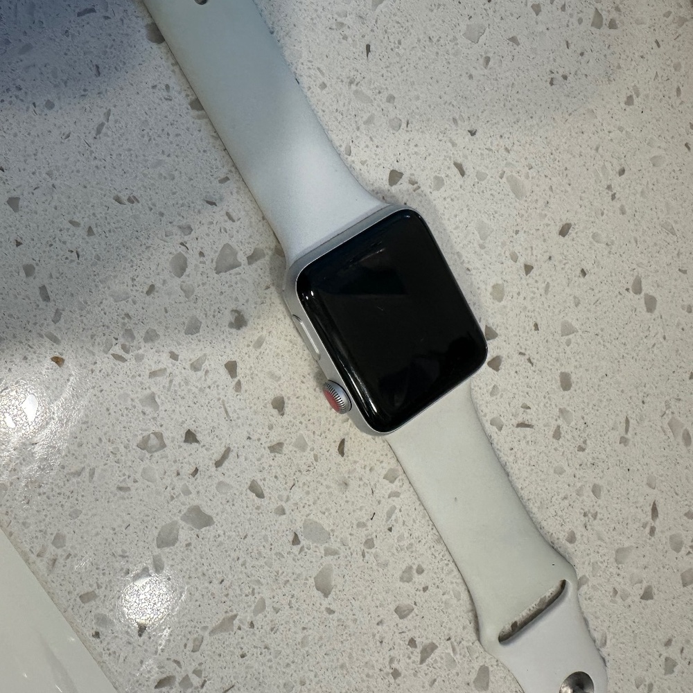Apple Watch Series 3 42mm GPS + Cellular